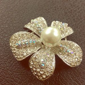 Rhinestone Pearl Flower Pendant